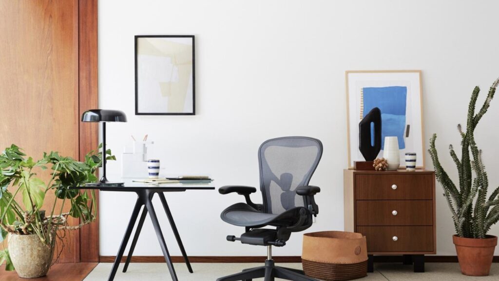 How to pick a Herman Miller Aeron size - Size chart and comparison