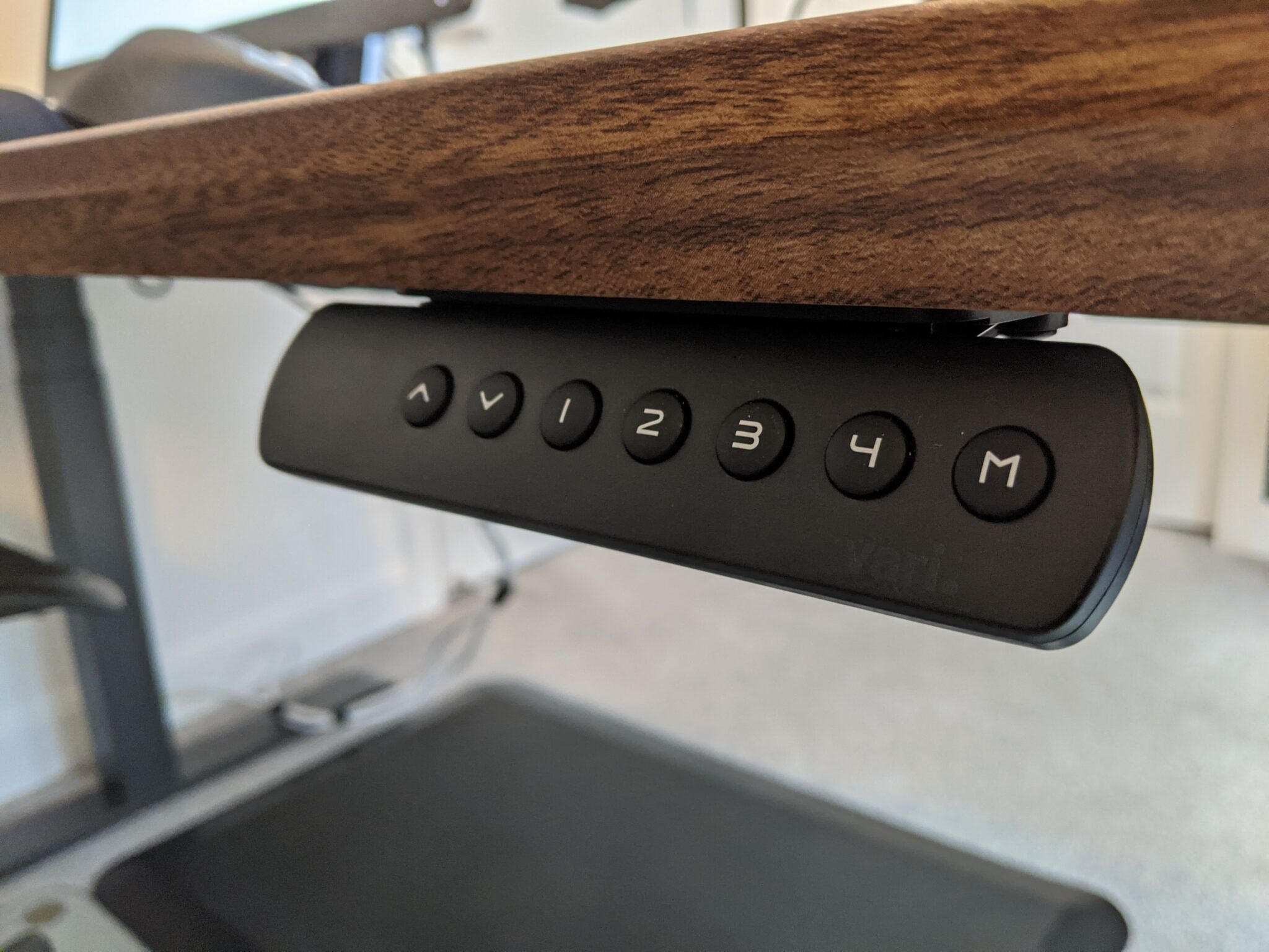 Vari Electric Standing Desk review By someone that actually owns one