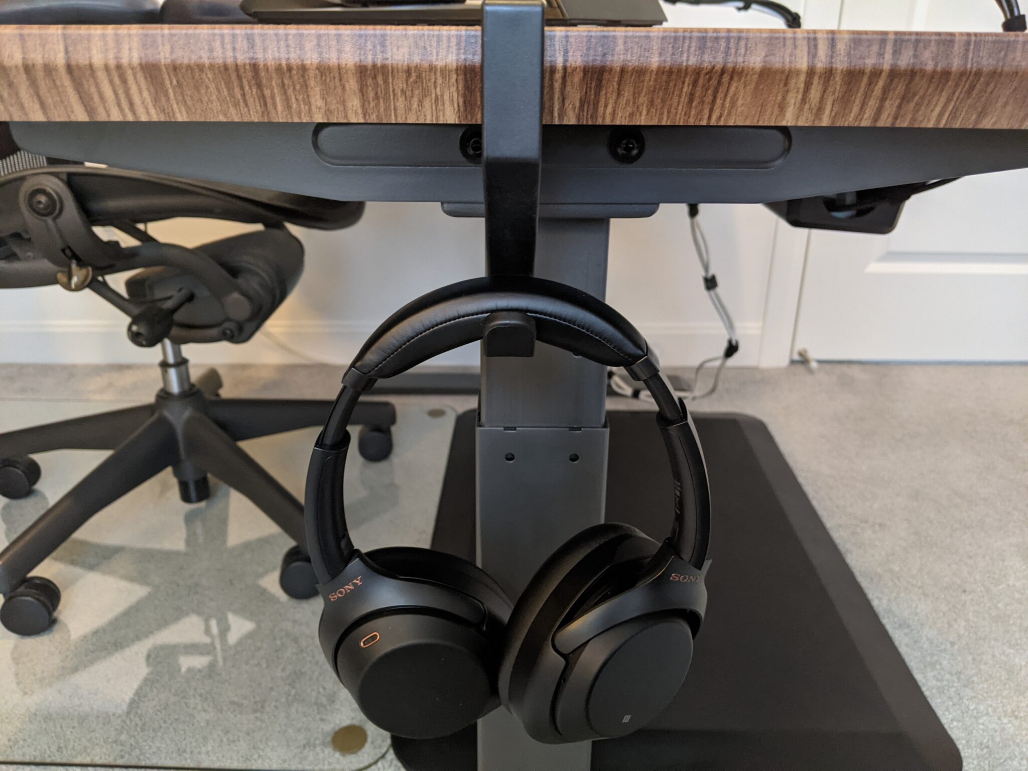 Vari Electric Standing Desk review By someone that actually owns one